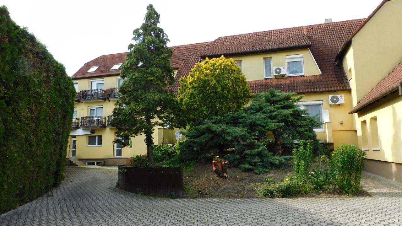 Hotel Panorama Mosonmagyarovar Exterior photo